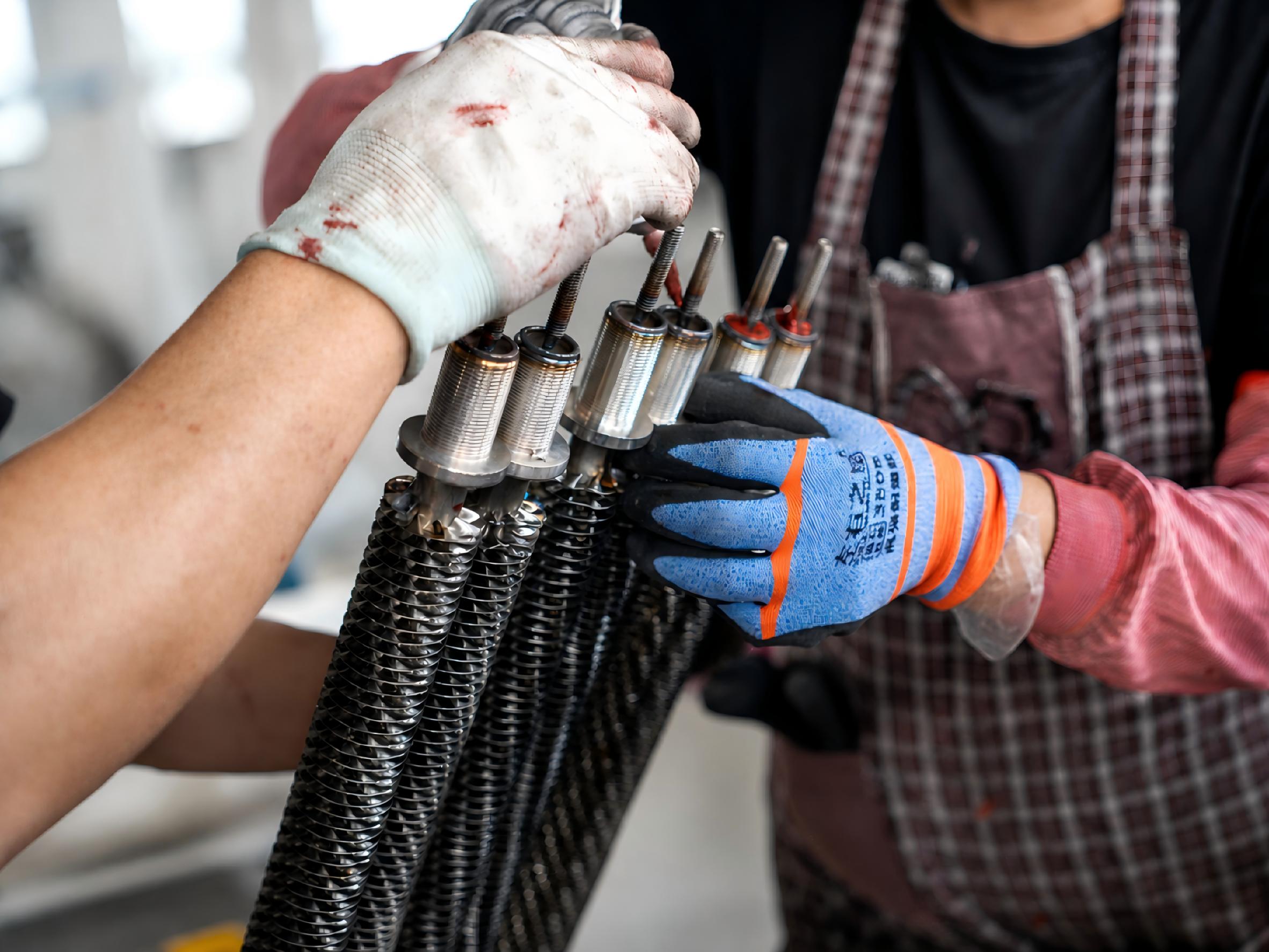 Assembly of finned tubular heating elements in factory